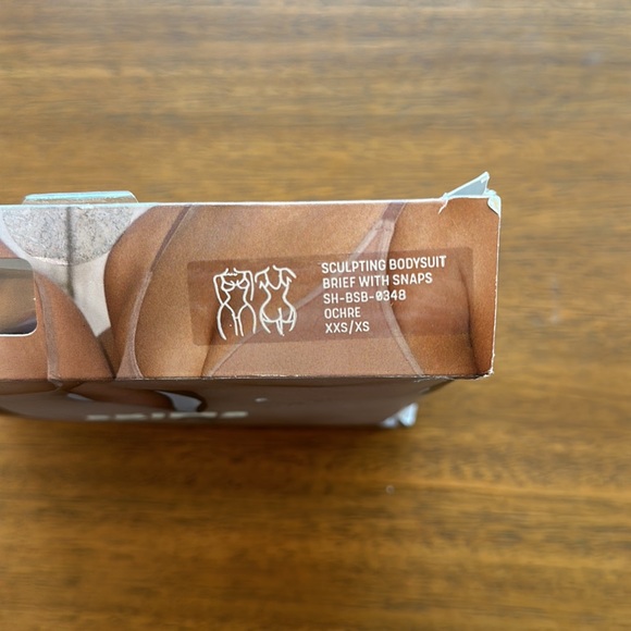 SKIMS SCULPTING BODYSUIT BRIEF W/ SNAPS - Picture 14 of 16